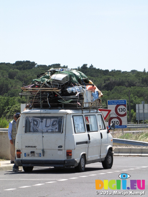 SX27166 Slighly overloaded van